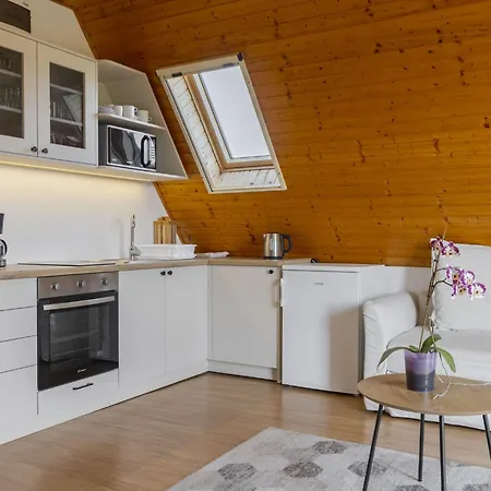 Emi By Interhome * バダチョニトマイ