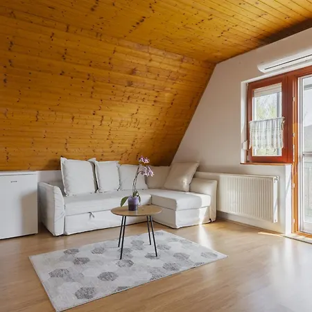 Emi By Interhome 別荘 バダチョニトマイ