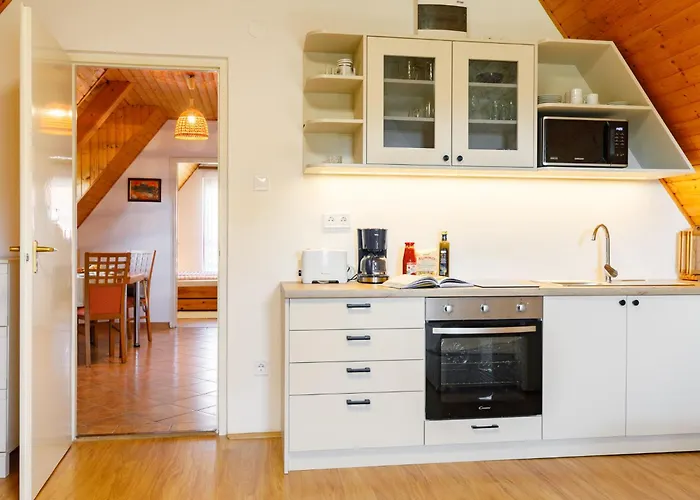 Emi By Interhome * バダチョニトマイ