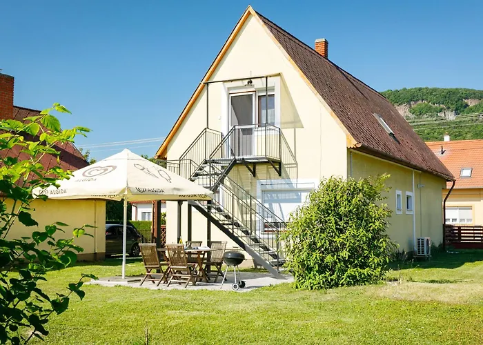 Emi By Interhome 別荘 バダチョニトマイ