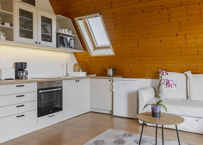 Emi By Interhome * バダチョニトマイ